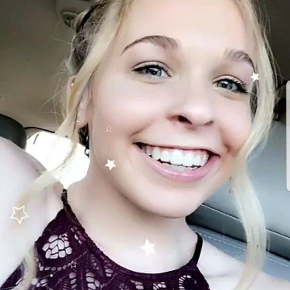 Meet your Posher, Sandy - Picture 1 of 1